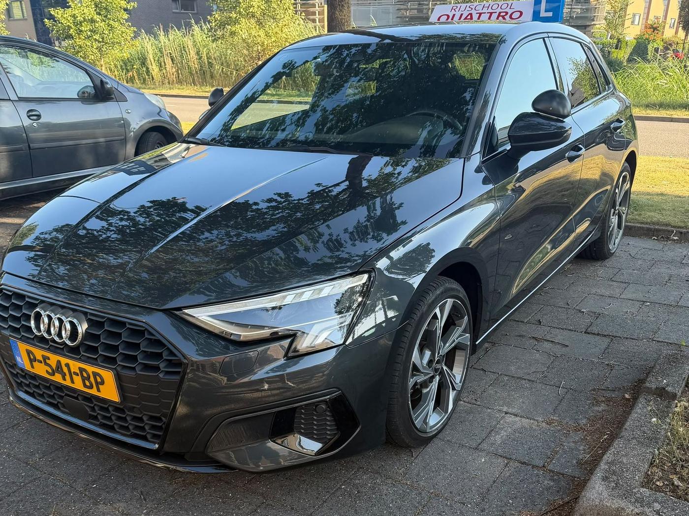 De Audi A3 automaat lesauto van Rijschool Quattro in Amersfoort Vathorst